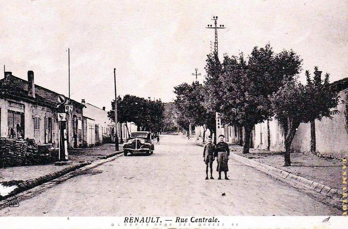 2359- Renault - Rue Centrale.jpg